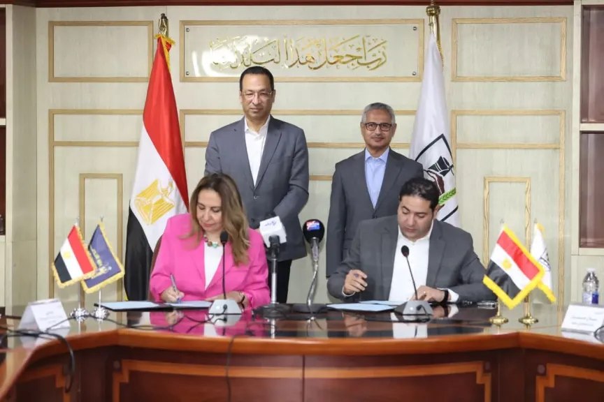 وزير الاتصالات ومحافظ بني سويف يبحثان تعزيز التحول الرقمي ويوقعان مذكرتي تفاهم لتنمية القدرات الرقمية بالمحافظة