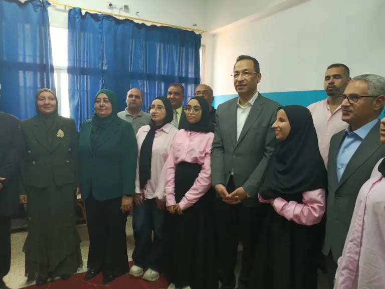بعد تفقده مدرسة النور للمكفوفين.. وزير الاتصالات يوجه بتوفير كل آليات الدعم وخدمات الإنترنت