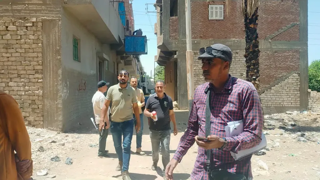 محافظ أسيوط يوجه بتكثيف حملات ”طرق الأبواب” لحث المواطنين على استكمال ملفات