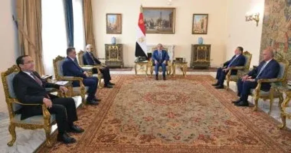 رئيس بنك التنمية الأفريقى يشيد بصمود الاقتصاد المصرى أمام التحديات العالمية