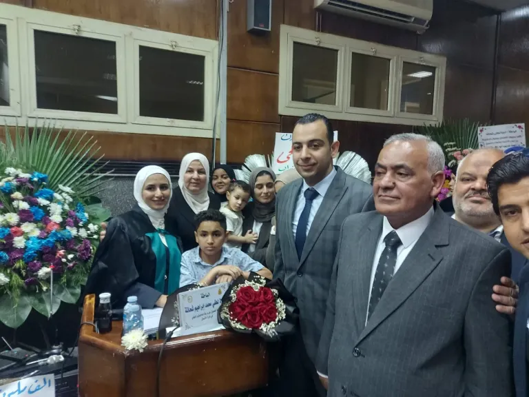 المخرجة هند عادل تهنئ النائب لطفي شحاتة بمناقشة رسالة ماجستير كريمته بجامعة الزقازيق