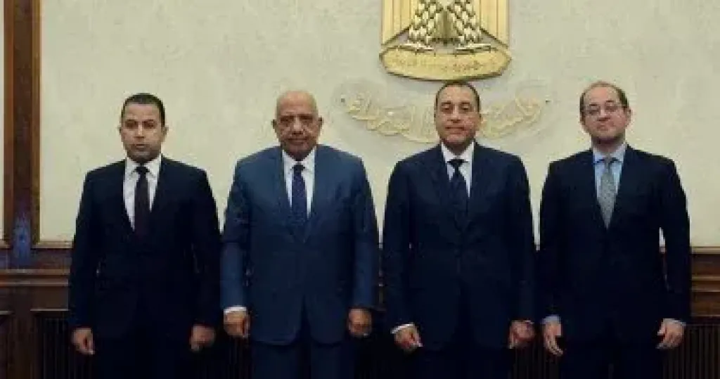 رئيس الوزراء يشهد توقيع بروتوكول بين شركة تحيا مصر ووزارتي الكهرباء و المالية