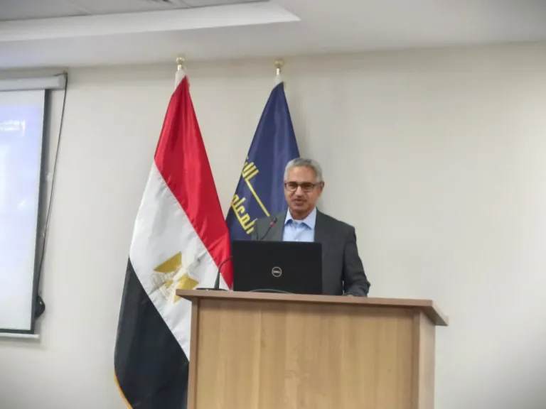 المحافظ: ​تنسيق كامل بين بني سويف ووزارة الاتصالات لتعزيز قدرات الشباب المهنية