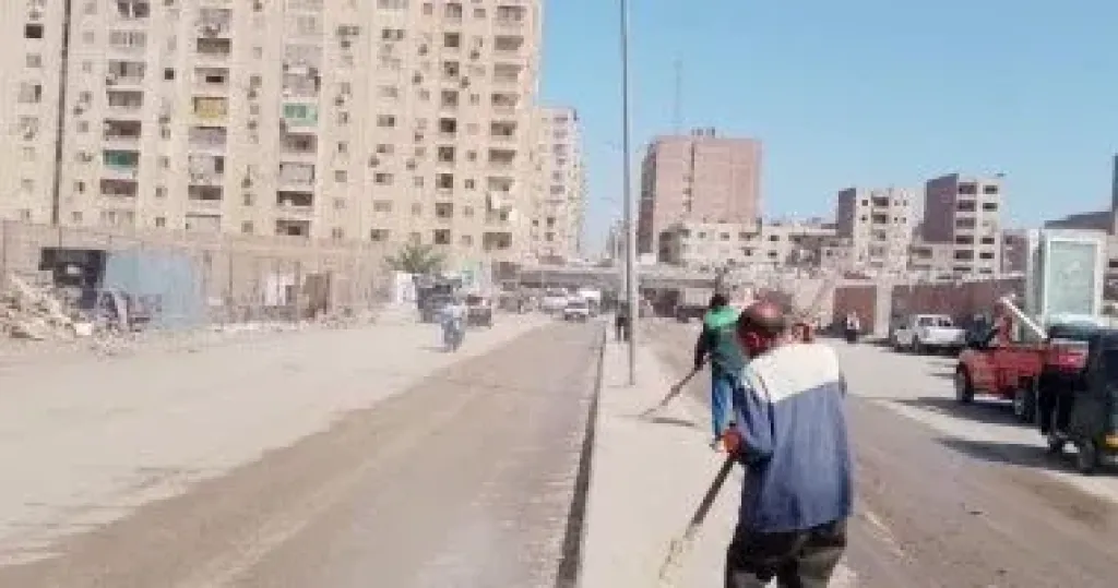 محافظة الجيزة تطلق حملة نظافة بشارع كعبيش فيصل لرفع كفاءة الطريق