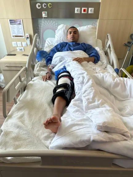 مصطفى الشهدي يجري جراحة الرباط الصليبي بنجاح تحت إشراف اتحاد الكرة