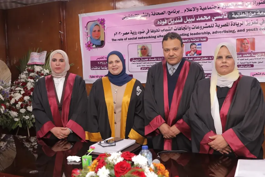 المخرجة هند عادل تهنئ المحاسب طارق عصام غتوري بمناسبة حصول زوجته علي الدكتوراه