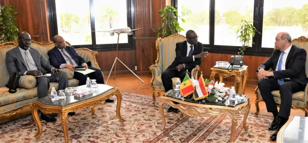 وزير الطيران المدني يستقبل سفير السنغال لدى جمهورية مصر العربية لبحث آفاق التعاون المشترك بين الجانبين.