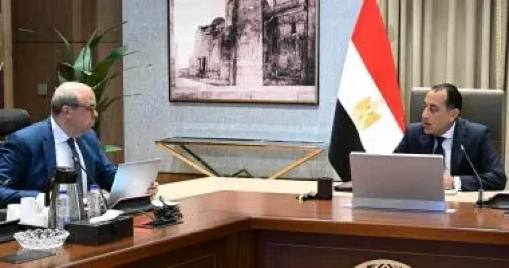 رئيس الوزراء يلتقي وزير الطيران المدني لمتابعة عددٍ من ملفات عمل الوزارة