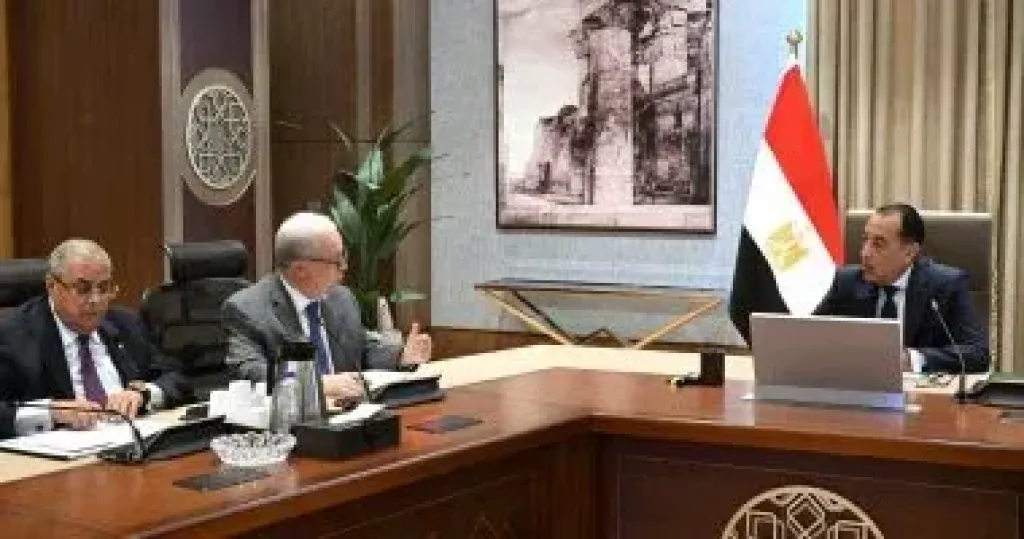 رئيس الوزراء يتابع مستجدات القيد المؤقت للشركات الحكومية في البورصة