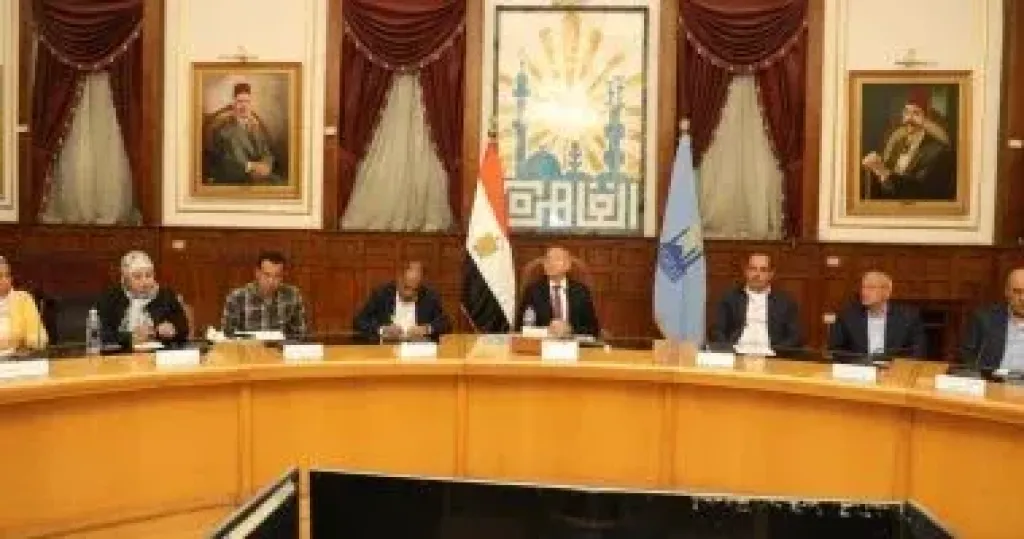 محافظ القاهرة يقرر تشكيل مجلس أمناء لتطوير سوق التونسى الحضارى