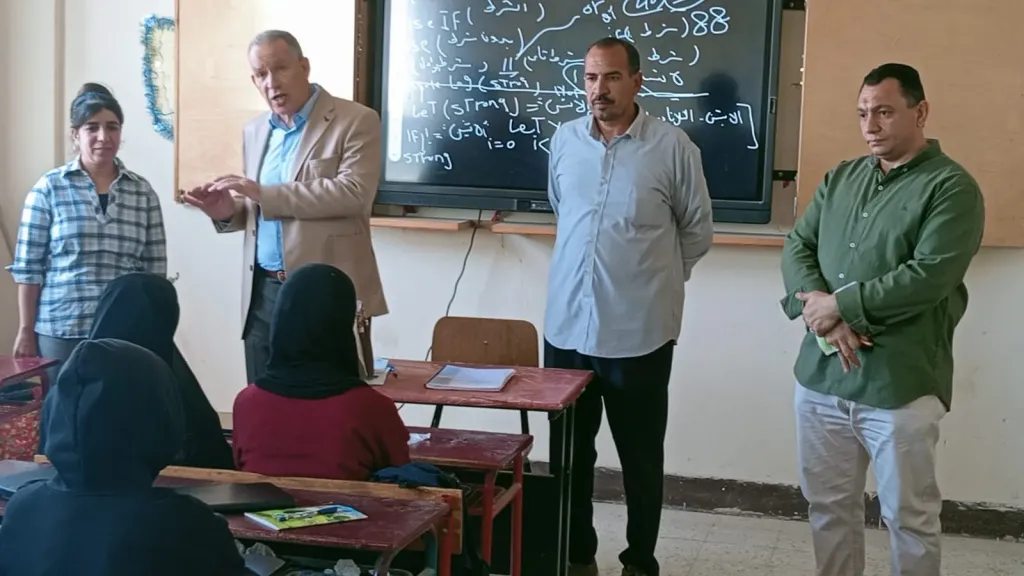 مدير تعليم أسيوط يتفقد 5 مدارس بإدارة القوصية لمتابعة الاختبار الشهرى