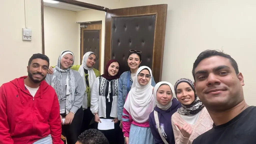 الذكاء الاصطناعي والفوضي العاطفية.. مشروع تخرج بإعلام مصر للعلوم والتكنولوجيا