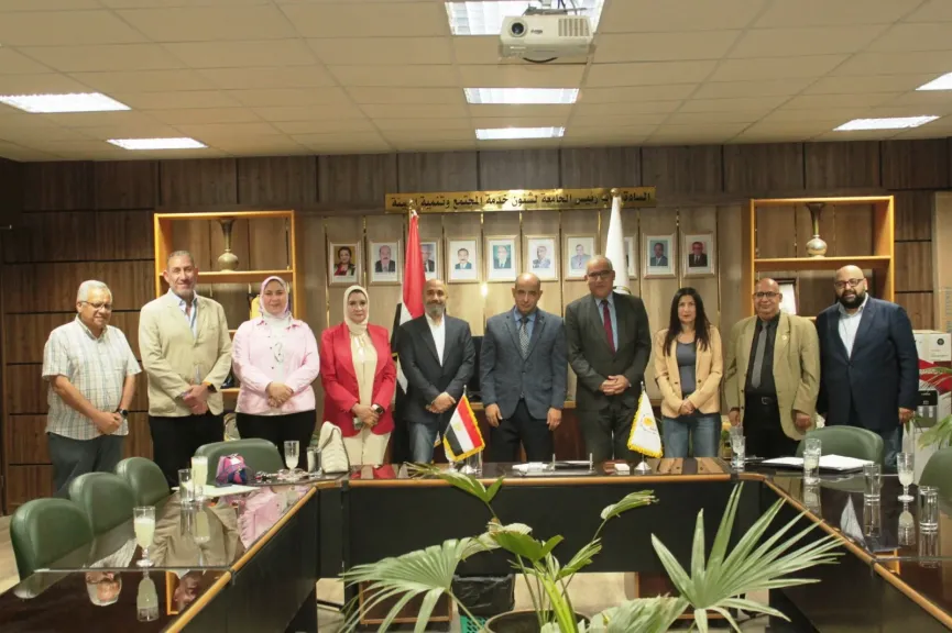 نائب رئيس جامعة أسيوط يستقبل وفدًا من ممثلي شركات تكنولوجيا المعلومات