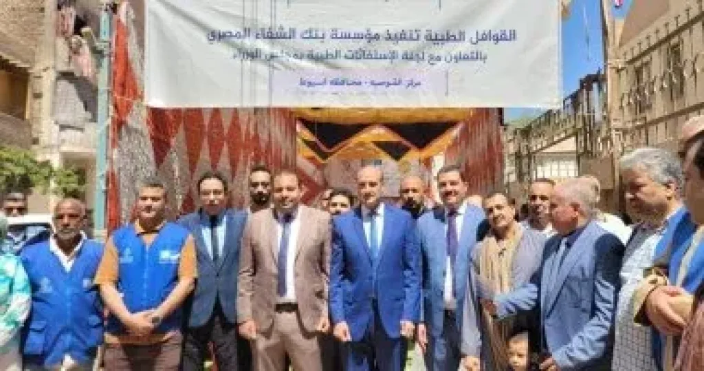 رئيس الوزراء يستعرض حصاد قافلة طبية شاملة في محافظة أسيوط