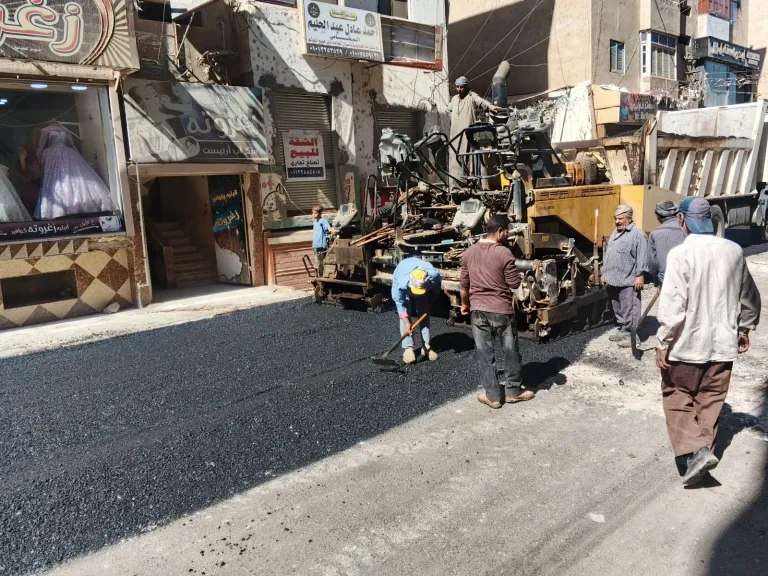 محافظ أسيوط: مواصلة رصف شوارع مدينة منفلوط ضمن الخطة الاستثمارية 2025-2026