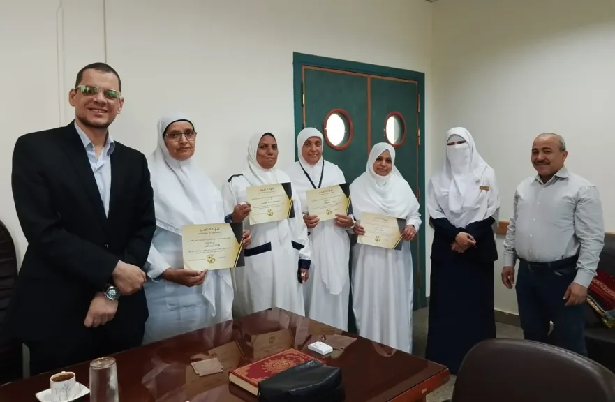 مستشفى أسيوط الجديدة يكرم عددا من العاملين المتميزين تقديرا لجهودهم