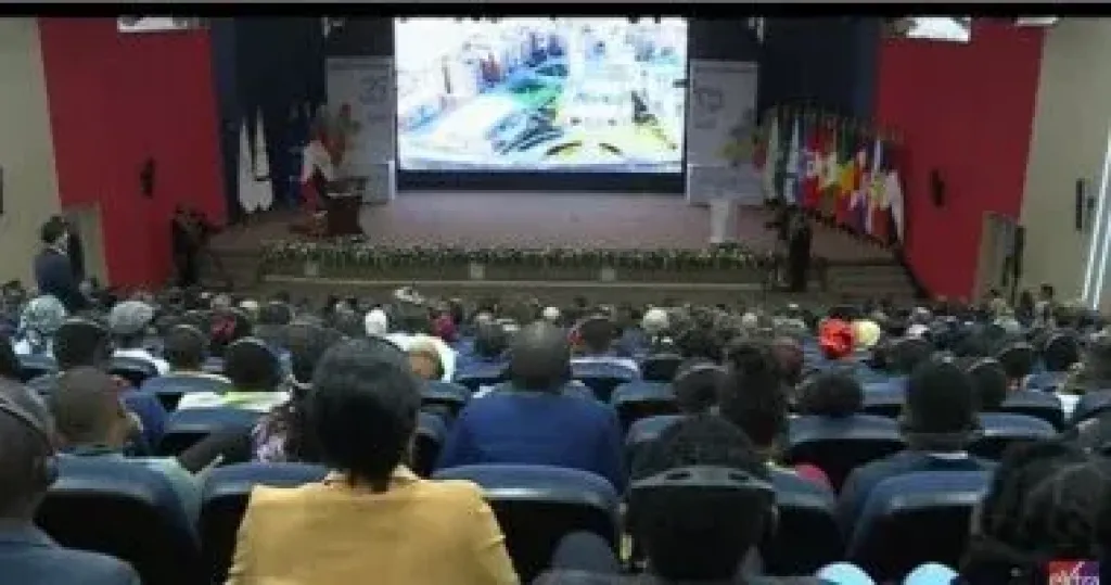 الرئيس السيسي وماكرون يشاهدان فيلما تسجيليا عن تاريخ جامعة سنجور.. فيديو