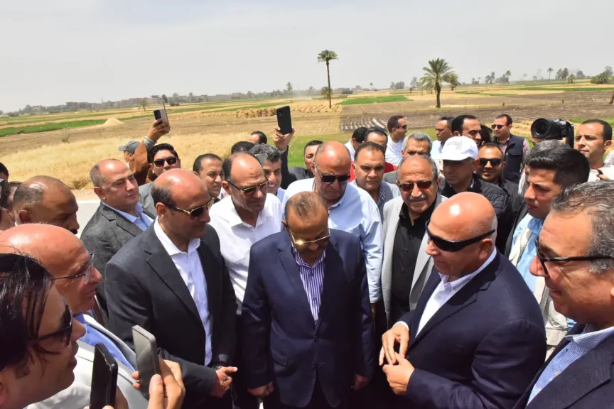 وزير النقل ومحافظ أسيوط يشهدان التشغيل التجريبي للمرحلتين الثانية والثالثة