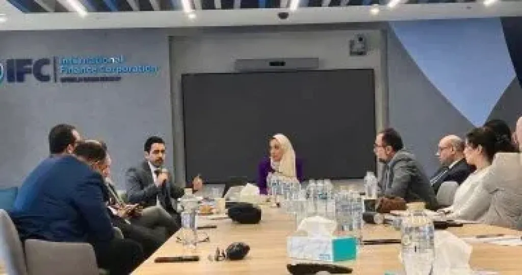 «الإسكان» تنظم مائدة مستديرة لتفعيل حوافز ومؤشرات «العمران الأخضر»
