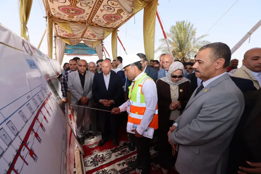 في اليوم الثاني لجولته بصعيد مصر      وزير النقل يشهد التشغيل التجريبي لكوبرى أعلى مزلقان أبو شوشة بمحافظة قنا