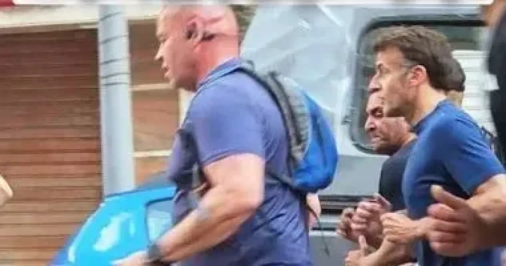 فيديو جديد للرئيس الفرنسي إيمانويل ماكرون خلال ممارسته الرياضة في الإسكندرية