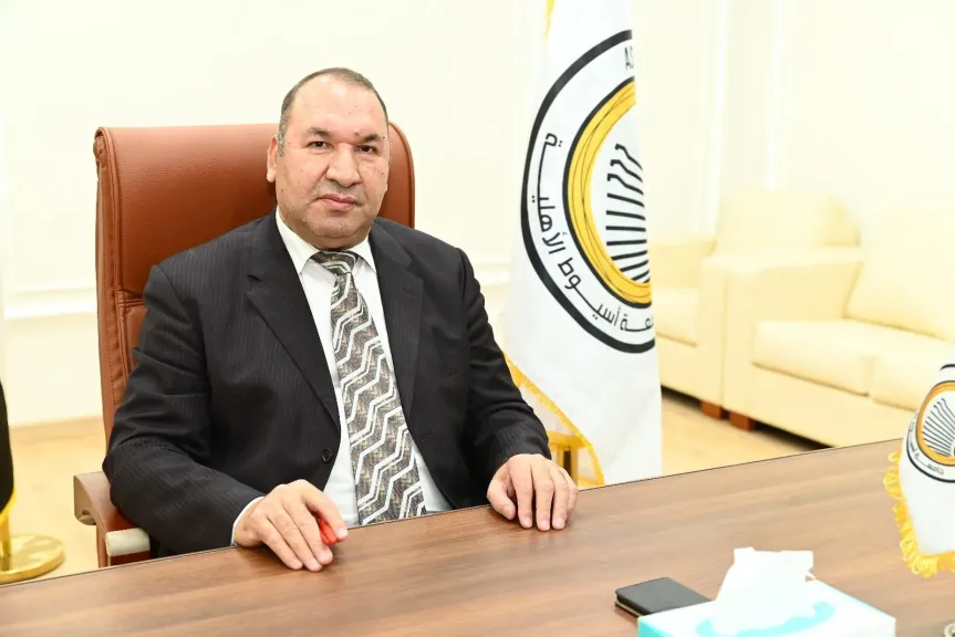 رئيس جامعة أسيوط الأهلية يُصدر قرارًا بتعيين الدكتور حسن الهواري مستشارًا
