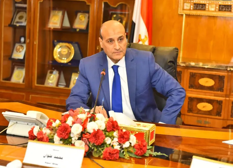محافظ أسيوط يعلن فتح باب التقديم لعدد 15 سيارة تاكسي للعمل بمدينة أسيوط