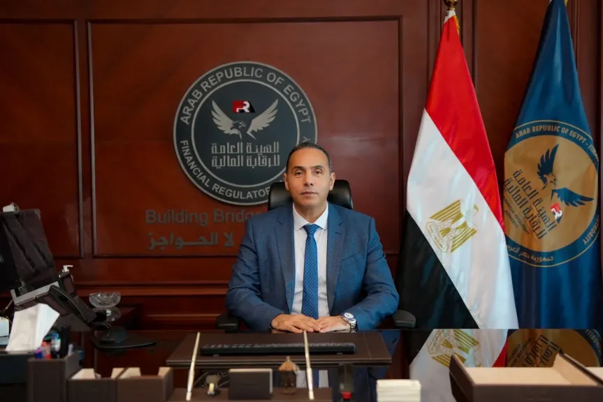 ضم الدكتور إسلام عزام رئيس الرقابة المالية إلى مجلس إدارة هيئة الاستثمار