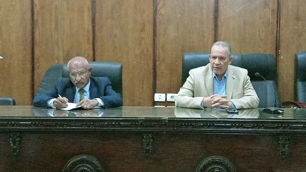 مدير تعليم أسيوط يلتقى مديرى الادارات  لمناقشة استعدادات امتحانات