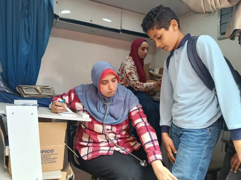 ضمن مبادرة أطفال أصحاء الكشف على 1248 حالة بمدرسة كينج عثمان بكفر الدوار