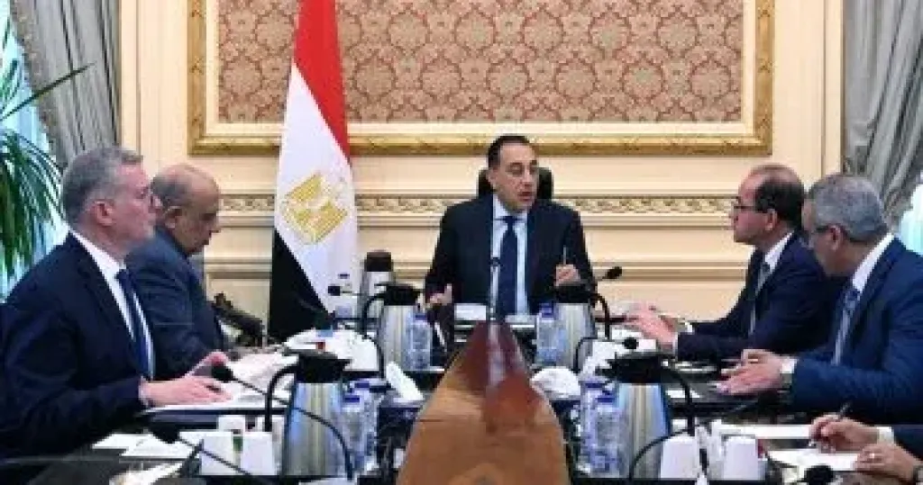 رئيس الوزراء يتابع الجهود الحكومية لتوفير المنتجات البترولية وتعزيز المخزون