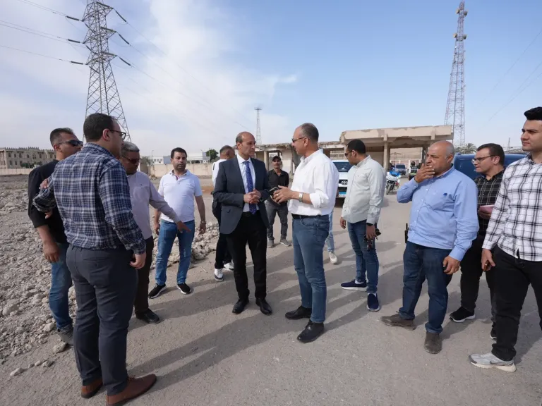 محافظ أسيوط يتفقد أرض المحافظة بمصنع الغزل والنسيج بالحمراء