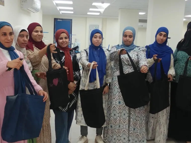 محافظ أسيوط: المجلس القومي للمرأة يدرب 15 سيدة على الخياطة بالأطاولة