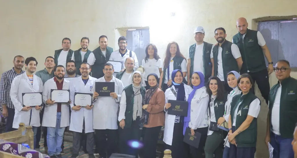 كلية الطب بجامعة أسيوط تنظم قافلة طبية متكاملة بإسنا لعلاج أكثر من 4000 حالة