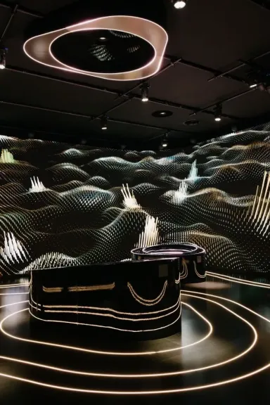 الصوت يتحول إلى تجربة ملموسة مع IQOS وDevialet في أسبوع ميلانو للتصميم 2026
