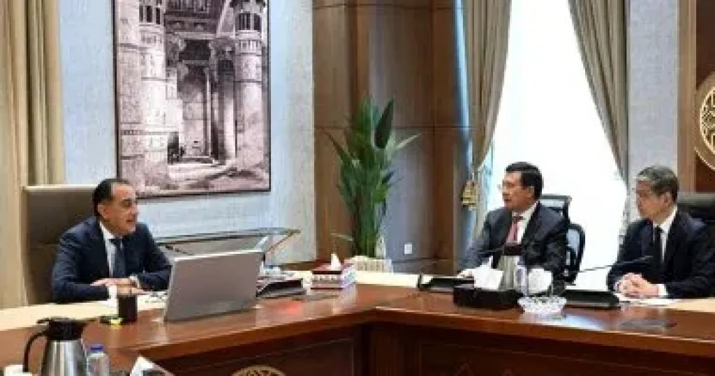 رئيس الوزراء يستقبل رئيس وكالة أنباء شينخوا الصينية والوفد المرافق له