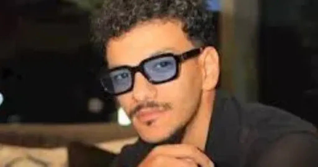 حودة بندق يمازح دنيا سامى ومصطفى غريب بعد أن شاركوه الغناء: صوتهم وحش