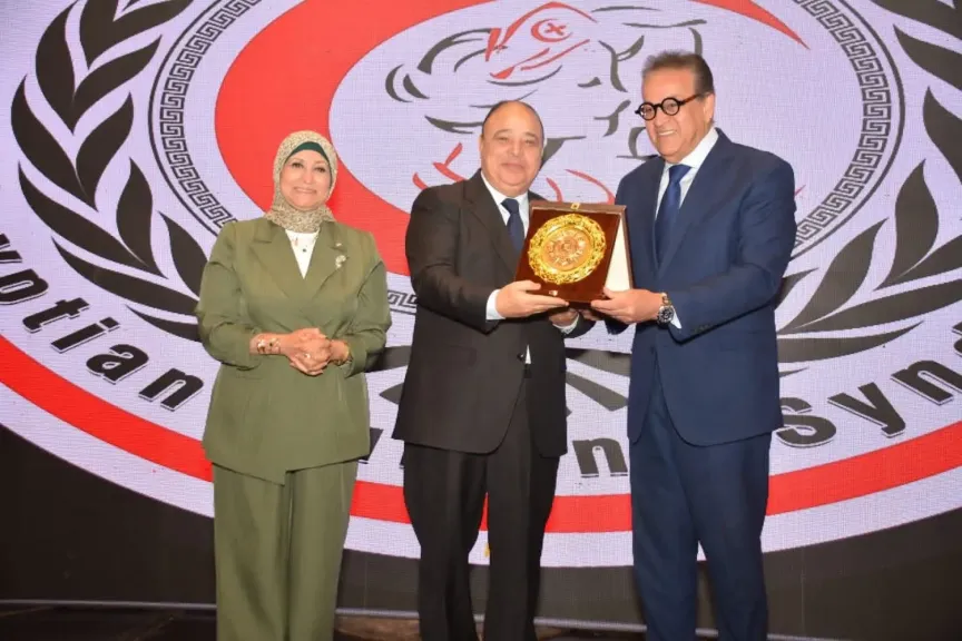 من شربين إلي منصة التكريم..وزير الصحه يكرم ابن شربين وفخرها النائب الدكتور حسين خضير