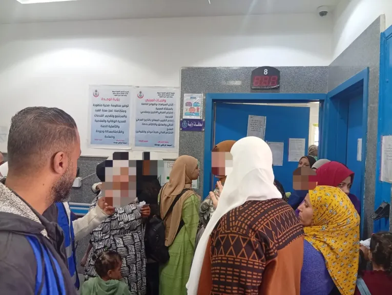 كلية الطب بجامعة أسيوط تطلق قافلة طبية مجانية لخدمة أهالي قرية ”بني محمد