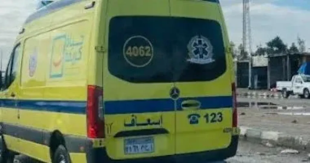 إصابة 5 أشخاص إثر حادث تصادم سيارتين بطريق الواحات الصحراوى