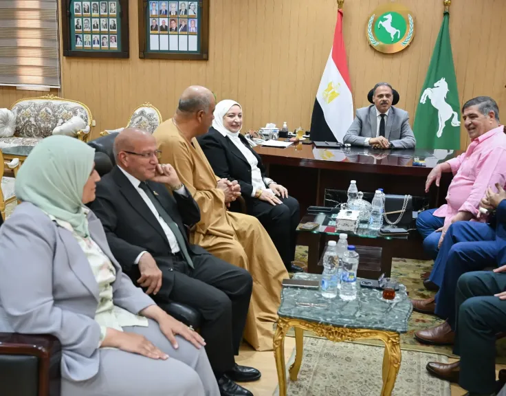 محافظ الشرقية يستقبل النواب والشيوخ لبحث مطالب المواطنين ودفع جهود التنمية