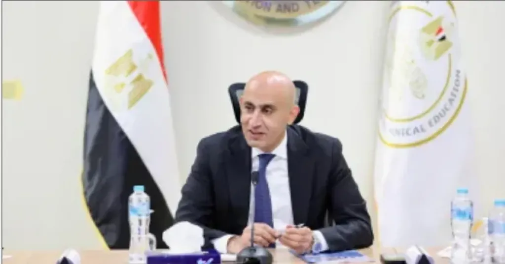 وزارة التعليم: السماح لزارعى سماعات طبية بدخول امتحانات الثانوية بشروط