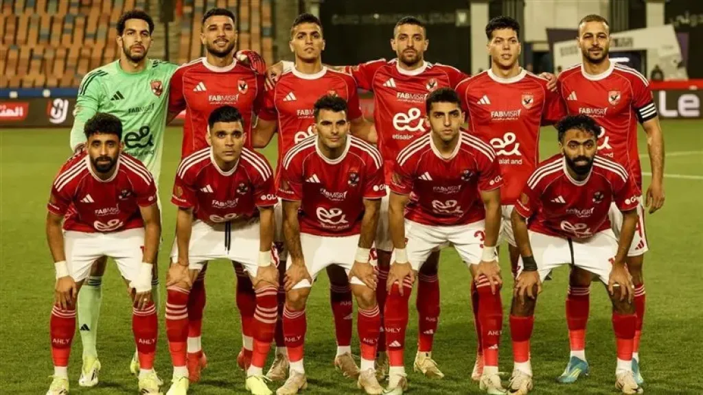توروب يعيد نجم الأهلي للتشكيل الأساسي أمام المصري بالدوري