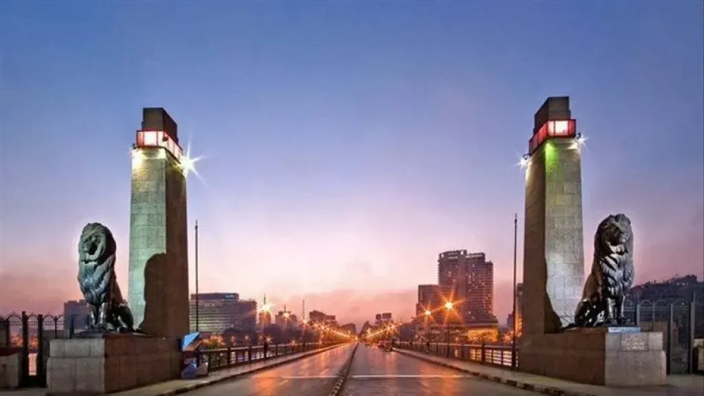 بدء غلق كوبري قصر النيل كليًّا وتحويلات مرورية بديلة