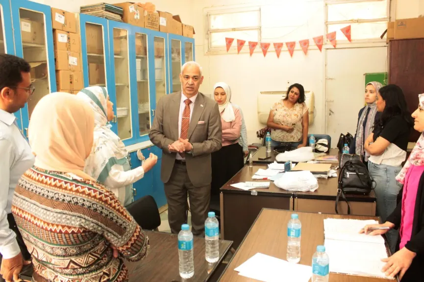 جامعة أسيوط تتابع انتظام العمل وتوافر الخدمات الطبية بالإدارة العامة للشئون الطبية