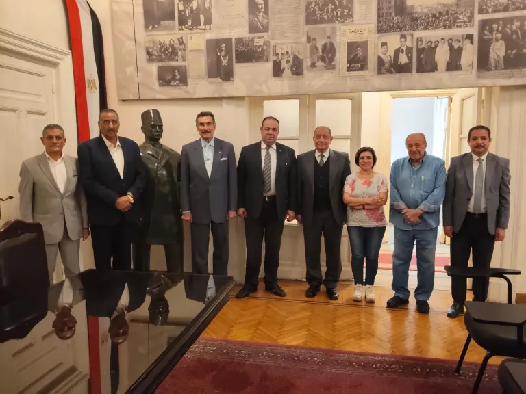 تحت رعاية رئيس حزب الوفد.. لجنة الدفاع والأمن القومي تناقش أزمة القمامة وتصفها بقضية أمن قومي