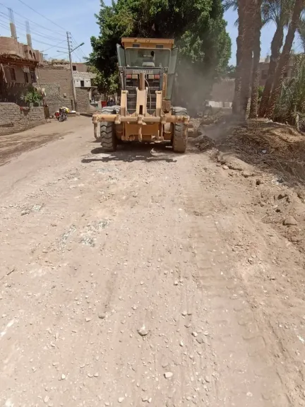محافظ أسيوط: استمرار حملات تسوية وتمهيد الطرق لتحسين حركة المواطنين