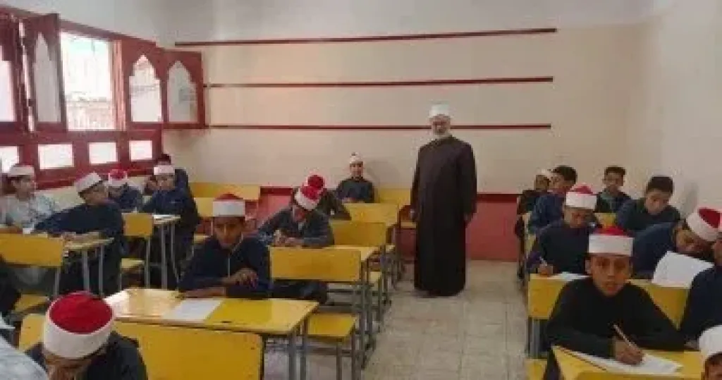 اليوم.. طلاب الشهادة الإعدادية الأزهرية يؤدون امتحاناتهم في الهندسة والنصوص
