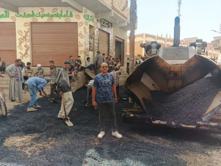محافظ أسيوط: استمرار أعمال رصف شارع محمود أبو حسين بمدينة منفلوط