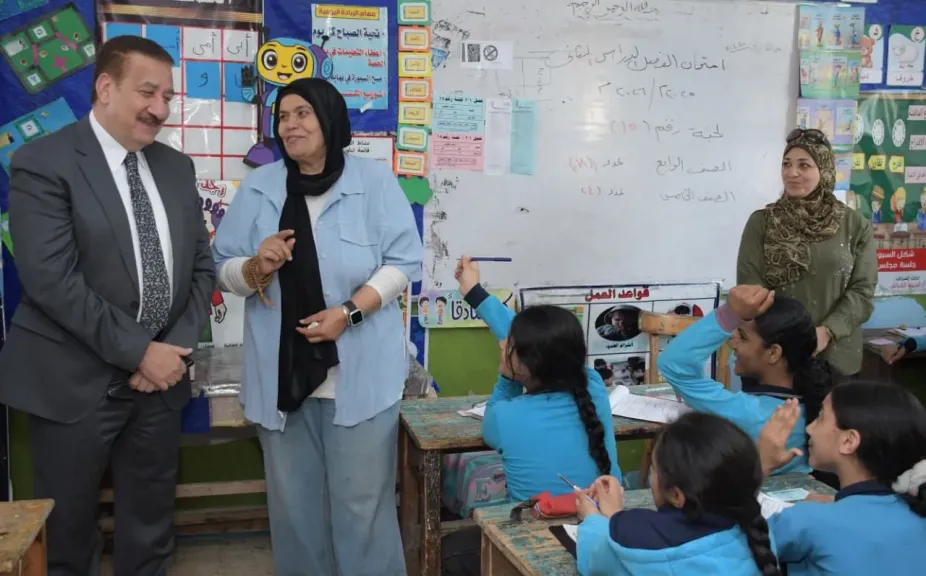 محافظ بورسعيد يتفقد امتحانات شهادات النقل بعدد من مدارس المحافظة